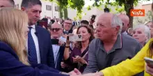 "C'&egrave; solo un Presidente, sei una donna grandissima", bagno di folla per Meloni ad Ascoli Piceno