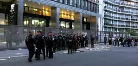 A Parigi agenti di polizia presidiano Universit&agrave; Assas: "Oggi chiuso"