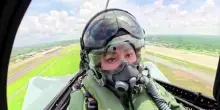 La regina Thailandia pilota aereo della Reale Aeronautica thailandese