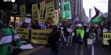 "Fuori l'Ice", centinaia in piazza a New York