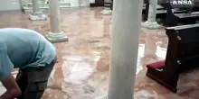 Maltempo a Bari, allagata la cripta della basilica di San Nicola