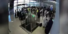 Il momento dell'esplosione all'aeroporto di Riad
