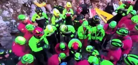 Liberato speleologo intrappolato in grotta in Sardegna, &egrave; cosciente