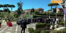 Papa Leone XIV arriva al Policlinico Gemelli