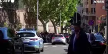 Il Papa arrivato al Gemelli in auto con il suo medico Carbone