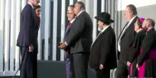 Spagna, Re Felipe VI rende omaggio ai migranti morti a Ceuta