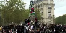 Gas lacrimogeni e idranti, scontri a Parigi durante la mobilitazione studentesca