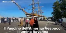Il fascino dell'Amerigo Vespucci illumina Ravenna: il video