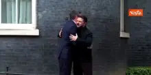 Zelensky incontra Primo ministro britannico Burnham a Londra, il saluto tra i due