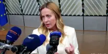 Meloni a Bruxelles: "Importante intesa con l'Ue sul decreto bollette"