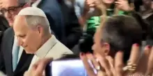 Papa Leone dimesso dall'ospedale dopo l'operazione al polmone