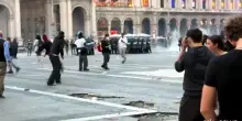 Guerriglia urbana a Milano, scontri in Duomo tra polizia e manifestanti
