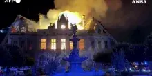 Proteste in Francia, incendiato e distrutto in gran parte il municipio di Limoges