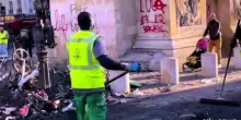 Parigi, i danni il giorno dopo le manifestazioni: 1.800 fermati