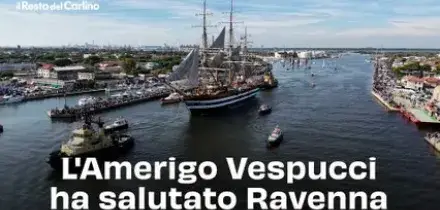 L'Amerigo Vespucci ha salutato Ravenna. Il video
