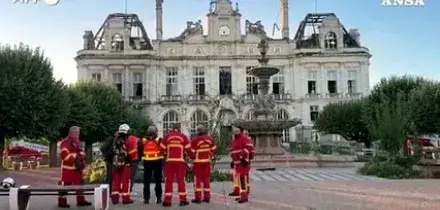 Francia, le devastazioni all'indomani delle proteste violente