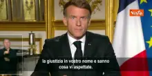 Macron su devastazioni in Francia: Chi ha distrutto e saccheggiato deve pagare