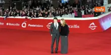 Jesse Eisenberg e Julianne Moore in posa per le foto sul red carpet della Festa del Cinema di Roma