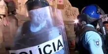 Lisbona, quinta notte di protesta per caro vita e politiche casa