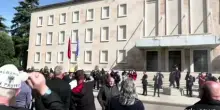 Albania, manifestanti davanti alla sede governo: "Edi Rama dimettiti"