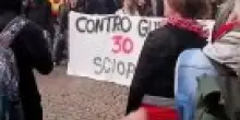 Torino, i cortei si compattano in piazza Castello