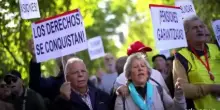 Spagna, a Madrid manifestano i pensionati: in piazza 25.000 persone