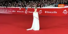 Sarah Paulson posa per i fotografi sul red carpet della Festa del Cinema di Roma