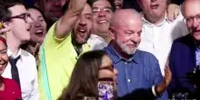 Brasile, Lula vince in rimonta, Flavio Bolsonaro contesta il voto