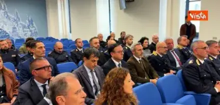 Tajani in Questura a Milano incontra dirigente ferito il 17 ottobre: Grazie alle forze dell'ordine