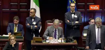 Ok della Camera a reintegro medici "Novax" radiati durante il Covid,