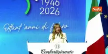 Standing ovation e platea in piedi al termine dell'intervento di Meloni all'Assemblea di Confartigianato