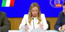 Meloni: Climatizzatori in tutte le scuole. Era meglio occuparsene di comprare banchi a rotelle
