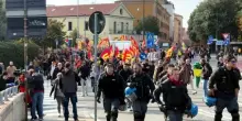 Sciopero, il video del corteo con migliaia di persone a Bologna