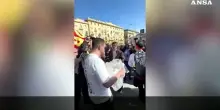 Sciopero a Napoli, sfogliatelle agli agenti: "Non siete voi il problema"