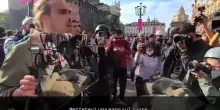 "Da piccolo volevi essere questo?" A Torino con uno specchio davanti agli agenti