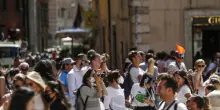Turisti a casa? Quando l&rsquo;industria arretra e le vacanze reggono i servizi