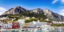 Capri, l&rsquo;isola che fu e non ci sar&agrave; pi&ugrave;: esclusiva, solitaria, meta di letterati e potenti. Meritiamocela