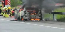 Quattro migranti carbonizzati in un&rsquo;auto nel Cosentino, orrore sulla Statale: &ldquo;Non &egrave; stato un incidente&rdquo;