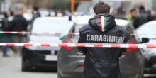 Agguato di camorra a Marano di Napoli, uomo travolto da pioggia di piombo mentre &egrave; in auto