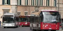 Boom di controlli Atac su bus e metro: le casse del comune di Roma ringraziano, in aumento multe e incassi nel 2026