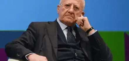 Risultati elezioni Salerno: primi exit poll e spoglio in diretta. De Luca verso il 60%, rivali staccati di oltre 40 punti