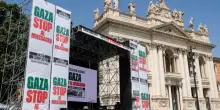 La piazza della sinistra che chiede solo agli aggrediti (Ucraina e Israele) di fare un passo indietro