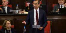Inchiesta Milano, Sala non si dimette: “Le mie mani sono pulite. Ho agito nell’interesse dei cittadini”. Botta e risposta in aula, tensione fuori Palazzo Marino