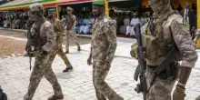 Mali sempre più dittatura militare, arrestati oppositori e almeno 40 ufficiali dell’esercito: “Preparavano colpo di stato”