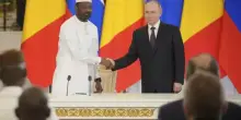 Tentato golpe in Mali, la giunta militare amica di Putin arresta diplomatico francese. L’allarme dell’ambasciata transalpina: “Si cercano scuse per incolparci”