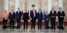 Zelensky alla Casa Bianca scortato dalla Ue, la guerra in Ucraina “deve finire”. Trump: “Putin aspetta mia telefonata”