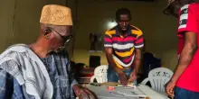 Guinea: col referendum cambia la Costituzione, ma il Paese è affossato dai problemi economici. In Mali i golpisti corrono ai ripari