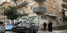 “Ho ucciso mia sorella”, la telefonata ai carabinieri dopo l’orrore e la videochiamata alla madre per mostrare la giovane 23enne morta: tragedia in provincia di Napoli.