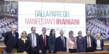 Appello per l&rsquo;Iran: &ldquo;Non lasciate il popolo da solo&rdquo;. Sabato in piazza per Teheran ma Pd e M5S dicono &lsquo;no&rsquo;