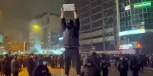 Iran, Trump incita i manifestanti: &ldquo;Prendete il controllo delle istituzioni, l&rsquo;aiuto sta arrivando&rdquo;. La protesta e &ldquo;le 12mila vittime&rdquo;. Tajani convoca ambasciatore iraniano&rdquo;